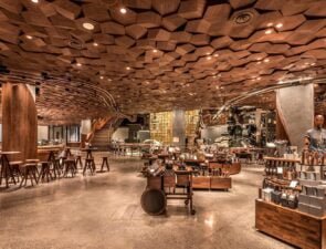 Η Starbucks εγκαινιάζει το νέο Roastery κατάστημά της στη Σαγκάη