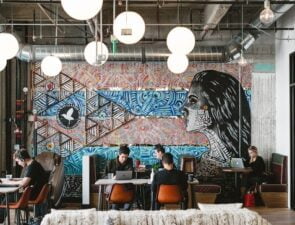 Η WeWork &#8220;κερδίζει&#8221; περισσότερα από $ 700 εκατομμύρια από την αγορά ομολόγων