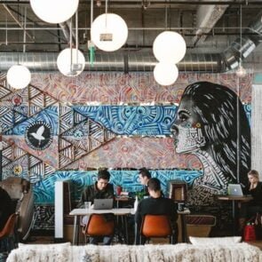Η WeWork &#8220;κερδίζει&#8221; περισσότερα από $ 700 εκατομμύρια από την αγορά ομολόγων