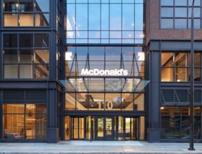 Τα McDonald&#8217;s εγκαινιάζουν τη νέα βάση τους, αξίας 250$ εκατομμυρίων!