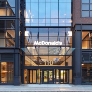 Τα McDonald&#8217;s εγκαινιάζουν τη νέα βάση τους, αξίας 250$ εκατομμυρίων!