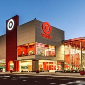 Για να επιβιώσουν, οι retailers πρέπει να σκεφθούν το retail ως υπηρεσία
