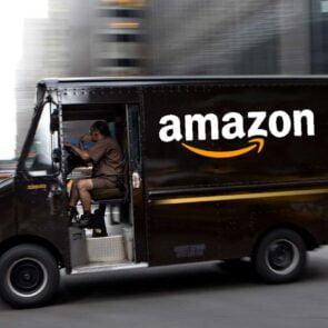 Η Amazon &#8221;μπλοκάρει&#8221; τους πελάτες που επιστρέφουν συστηματικά προϊόντα