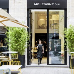 H Moleskine ανοίγει καφέ στο Λονδίνο, το Αμβούργο και τη Νέα Υόρκη