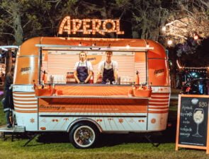 Aperol Spritz: Ένα νέο trend ή μια παλιά συνήθεια που αρχίζει και αναγνωρίζεται;