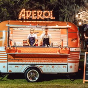 Aperol Spritz: Ένα νέο trend ή μια παλιά συνήθεια που αρχίζει και αναγνωρίζεται;