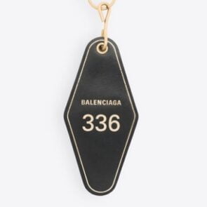 Balenciaga και το κλειδί των $250 που δεν οδηγεί πουθενά σε έναν ιδιαίτερο κόσμο Retail