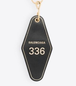 Balenciaga και το κλειδί των $250 που δεν οδηγεί πουθενά σε έναν ιδιαίτερο κόσμο Retail