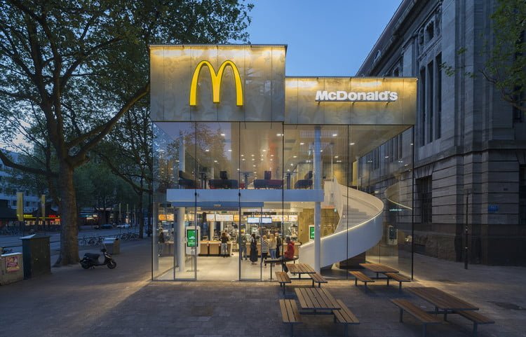 Τα καταστήματα McDonald&#8217;s ανακαινίζονται, με αλλαγές ύψους 6 δις δολλαρίων