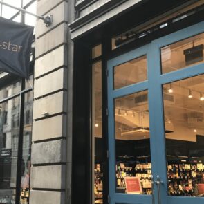 H Amazon άνοιξε το νέο της κατάστημα που πουλά τα πιο διάσημα είδη του site της