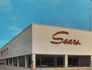 Η Sears κηρύσσει πτώχευση θέτοντας σε κίνδυνο 90.000 θέσεις εργασίας