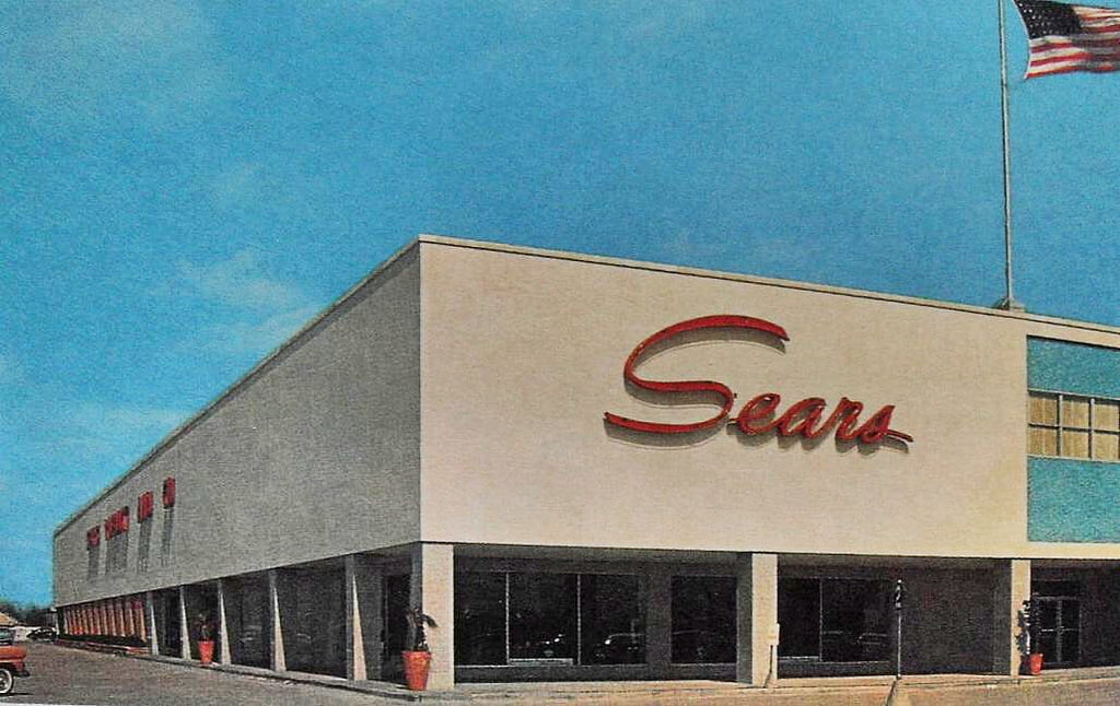 Η Sears κηρύσσει πτώχευση θέτοντας σε κίνδυνο 90.000 θέσεις εργασίας