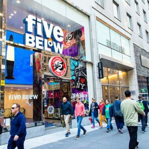 Η ταχέως αναπτυσσόμενη Five Below κάνει μεγάλο άνοιγμα στο Μανχάταν