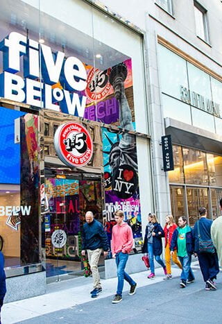 Η ταχέως αναπτυσσόμενη Five Below κάνει μεγάλο άνοιγμα στο Μανχάταν