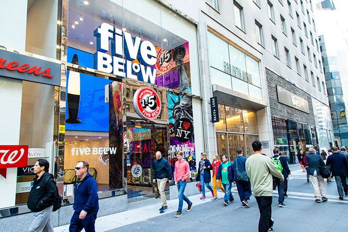 Η ταχέως αναπτυσσόμενη Five Below κάνει μεγάλο άνοιγμα στο Μανχάταν