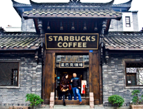 Tα Starbucks ετοιμάζονται για μαζική ανάπτυξη στην Κίνα | 600 καταστήματα τον χρόνο