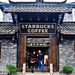Tα Starbucks ετοιμάζονται για μαζική ανάπτυξη στην Κίνα | 600 καταστήματα τον χρόνο