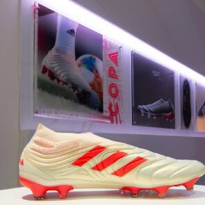 Η adidas παρουσιάζει το νέο της ποδοσφαιρικό παπούτσι βασισμένο σε μια ολόκληρη επιστήμη