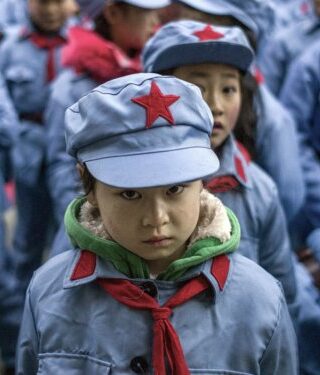 Οι κινέζοι μαθητές παρακολουθούνται μέσω τεχνολογίας που ενσωματώνεται στις &#8220;έξυπνες στολές&#8221; τους