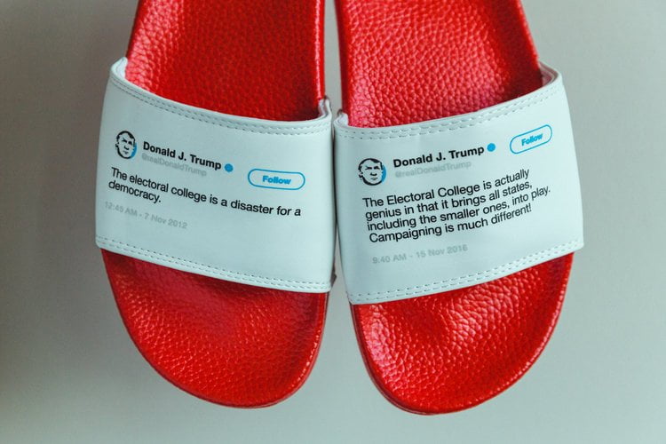 O άνθρωπος που έφτιαξε σαγιονάρες με tweets του Trump και ξεπούλησε σε έναν μήνα