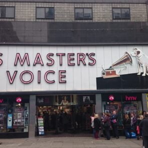 Mπορεί κανείς να σώσει τη HMV;