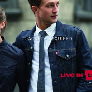 Πώς η Levi&#8217;s κατασκευάζει ένα τέλεια φθαρμένο denim σε 90 δευτερόλεπτα