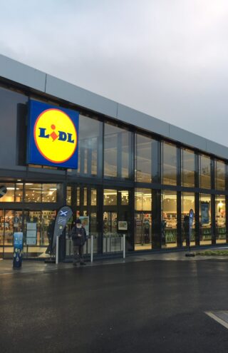 Πώς η Lidl έμαθε να έχει λιγότερο γερμανική ταυτότητα στο Ηνωμένο Βασίλειο