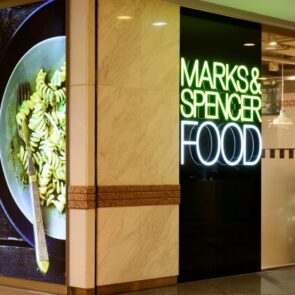 Η Marks &#038; Spencer και η Ocado θα παραδίδουν τρόφιμα και στο μέλλον ρούχα στο σπίτι