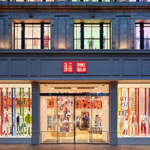 Η Uniqlo έχει ένα σακάκι που μοιάζει με του Πρόεδρου Μάο