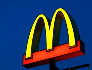 Τα McDonald&#8217;s υπερασπίζονται την αξία της συντροφικότητας