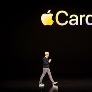 Η Apple επανασχεδίασε την πιστωτική κάρτα. Μπορεί να επανασχεδιάσει και το χρέος;