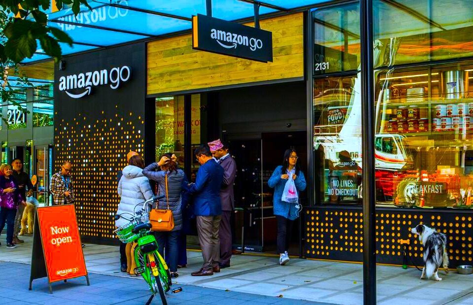 Το Amazon στοιχηματίζει στη Βρετανία καθώς ανοίγει στο Λονδίνο καταστήματα Amazon Go
