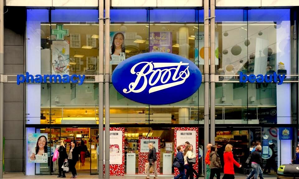 Τα Boots προειδοποιούν για πιθανά κλεισίματα καταστημάτων