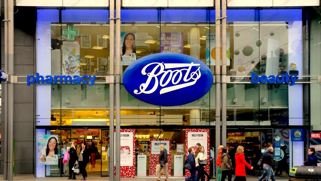 Τα Boots προειδοποιούν για πιθανά κλεισίματα καταστημάτων