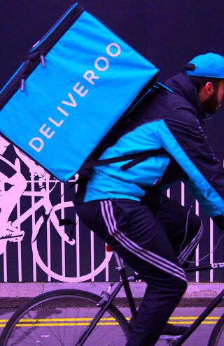 Η νέα υπηρεσία διανομής Deliveroo προσφέρει στους λάτρεις του φαγητού δωρεάν παράδοση