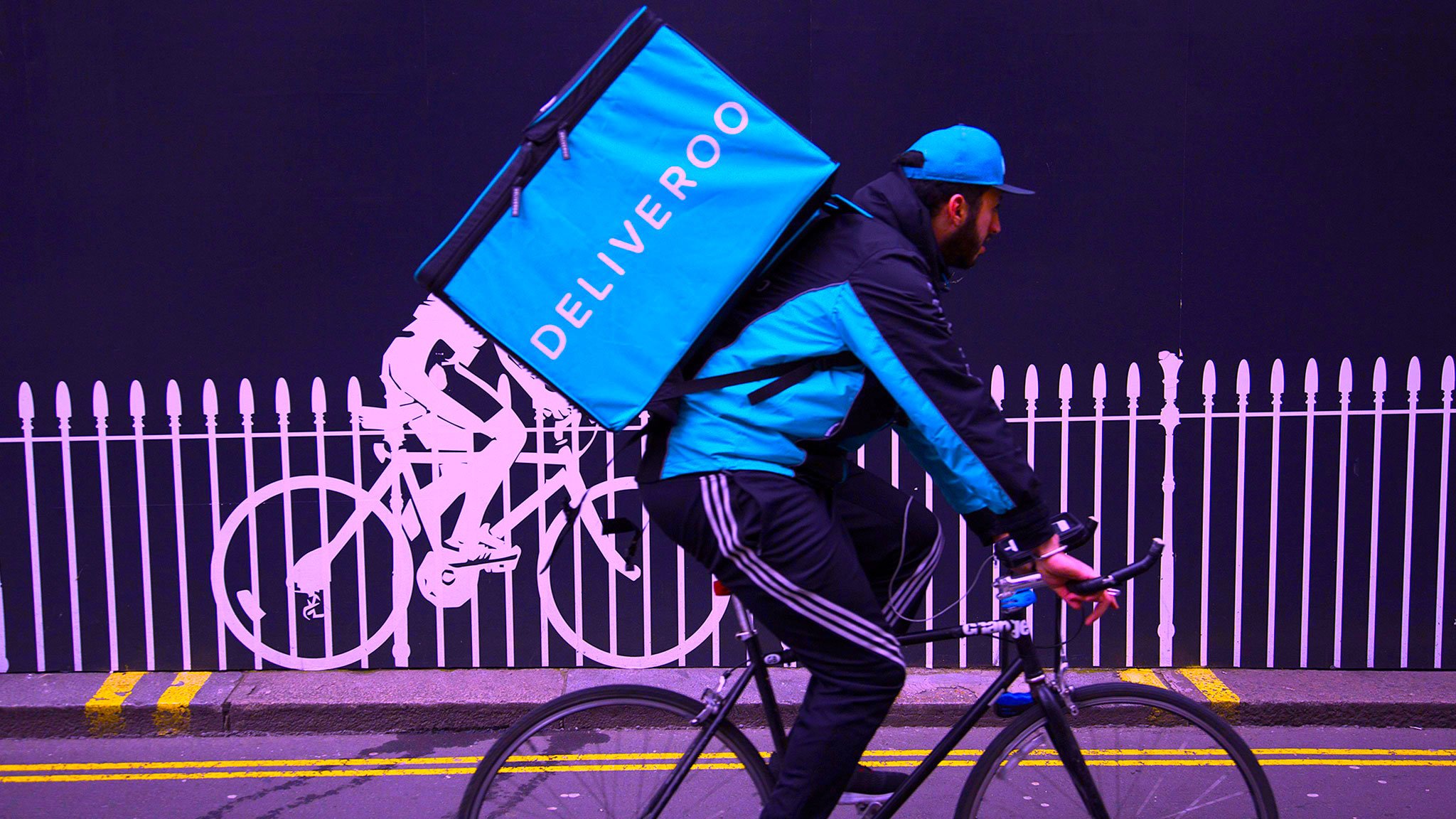 Η νέα υπηρεσία διανομής Deliveroo προσφέρει στους λάτρεις του φαγητού δωρεάν παράδοση