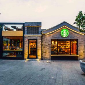 Τα Starbucks και οι Κινέζοι ανταγωνιστές όπως το Luckin Coffee
