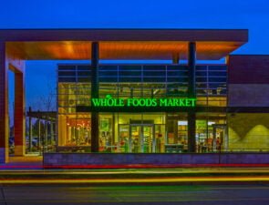 Μελέτη αναφέρει ότι το Whole Foods είναι το πιο ακριβό super market από όλα