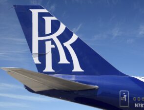 Η Rolls-Royce αναζητά κεφάλαια 2,5 δισ. λίρες