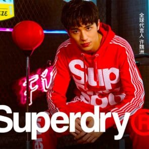 Νέοι εναντίον Superdry | &#8220;Δεν είναι πλέον στη μόδα&#8221;