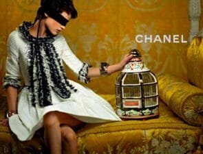 Γιατί η Chanel δεν επιλέγει να πωλήσει τα ρούχα της μέσα από το ηλεκτρονικό εμπόριο; 