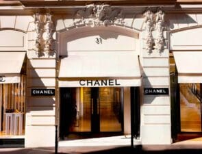 Πώς η Chanel προβάλει την εξέλιξη των ανδρικών προτύπων ομορφιάς