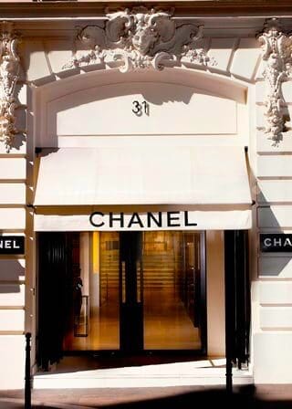 Πώς η Chanel προβάλει την εξέλιξη των ανδρικών προτύπων ομορφιάς