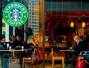 Τα Starbucks θέλουν να παραμείνουν κυρίαρχη μάρκα