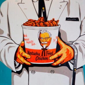 Η KFC επενδύει εκατομμύρια σε drive-thru