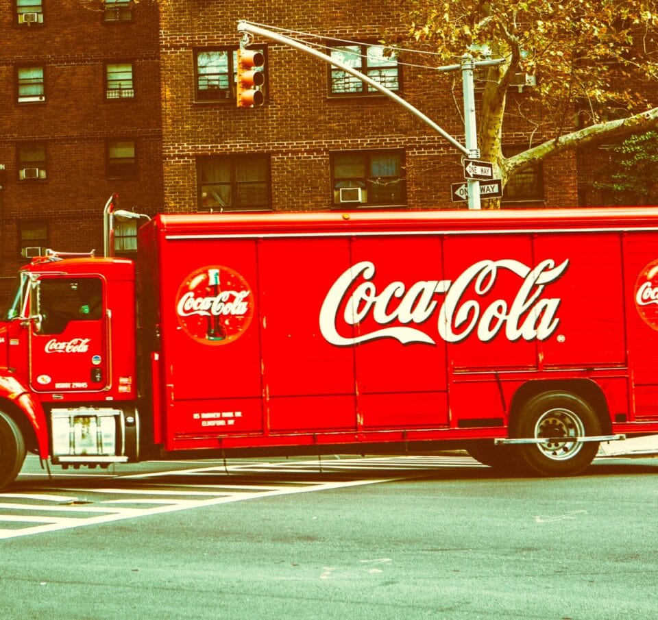 Πώς η Coca-Cola ξανάφερε ανάπτυξη στα ανθρακούχα αναψυκτικά της