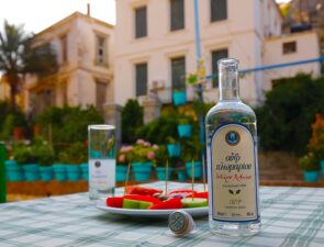 Στο Πλωμάρι με Ούζο Ισιδώρου Αρβανίτου
