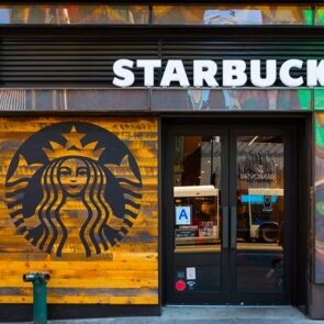Starbucks | αναβολή καταβολής ενοικίου για όλο το έτος και εκτίμηση για απώλεια εσόδων 915 εκ. δολάρια