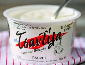 Σοφία Γεωργοπούλου | πολυβραβευμένη brand identity designer