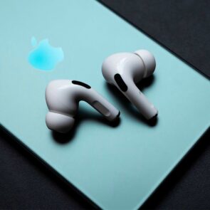 Η Apple παρουσιάζει τα νέα AirPods Pro